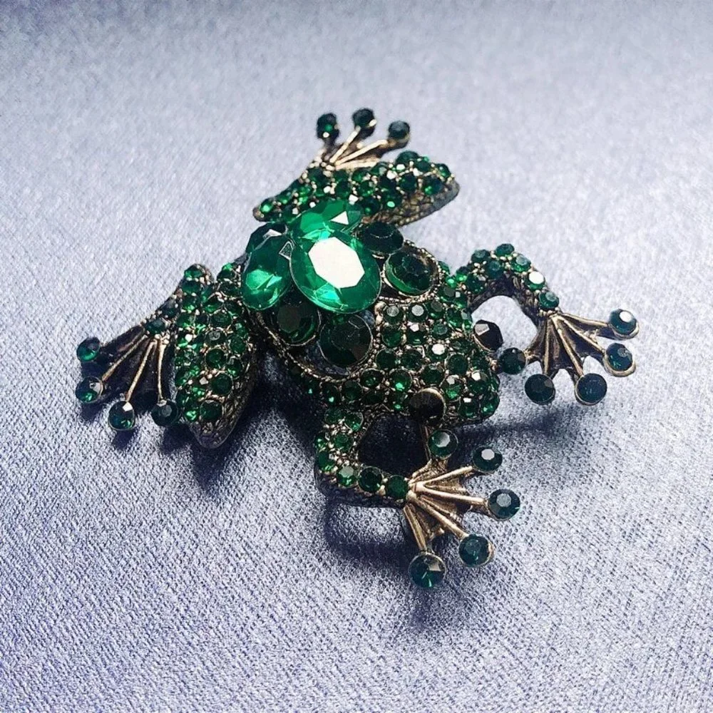Green Rhinestone Frog Pin Broach - Picture 2 of 5